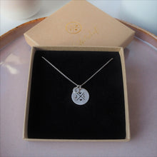 Lade das Bild in den Galerie-Viewer, Familienkette Silber in Geschenkschachtel