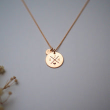 Lade das Bild in den Galerie-Viewer, rose vergoldete Zarte Kette mit Initialen und einen handgesägten Herz