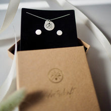 Lade das Bild in den Galerie-Viewer, Geschenkset Silver (Ohrstecker und Familienkette Silber)