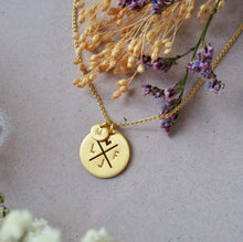 Lade das Bild in den Galerie-Viewer, Familienkette Family Kette Buchstabenkette Inititalen mit 750er Vergoldung Vermaill Bis zu 4 Inititalen und Herz möglich Handarbeit. Anhänger rund. Tolles Geschenk ür Mütter