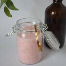 Lade das Bild in den Galerie-Viewer, Vergoldeter Messing Armreif mit Wellensymbol