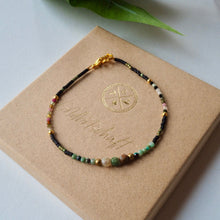 Lade das Bild in den Galerie-Viewer, Armband mit Edelsteinperlen schwarz grün 
