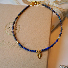 Lade das Bild in den Galerie-Viewer, Armband blaue Stunde mit Blatt
