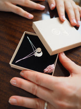 Lade das Bild in den Galerie-Viewer, Mutter- Tochter Kette Moon &amp; Sun Set Silber in Geschenkschachtel
