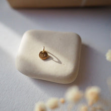 Lade das Bild in den Galerie-Viewer, Mini Charm Kettenanhänger 585 Gold zierlich, klein niedlich Herz
