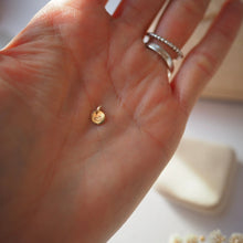 Lade das Bild in den Galerie-Viewer, Mini Anhänger Charm 585 Echtgold mit kleinem Herz 
