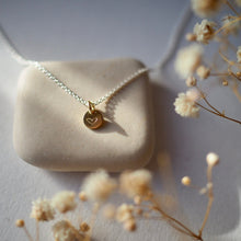 Lade das Bild in den Galerie-Viewer, Mini Kettenanhänger in 585 Gold Charm klein zierlich
