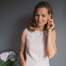 Lade das Bild in den Galerie-Viewer, Geschenkset Golden (Ohrstecker &amp; Familienkette mit 750er Gold vergoldet)
