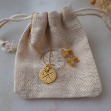 Lade das Bild in den Galerie-Viewer, Geschenkset Golden (Ohrstecker &amp; Familienkette mit 750er Gold vergoldet)
