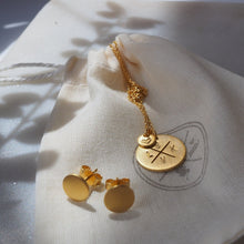 Lade das Bild in den Galerie-Viewer, Geschenkset Golden (Ohrstecker &amp; Familienkette mit 750er Gold vergoldet)
