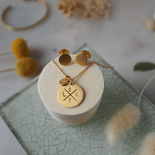 Lade das Bild in den Galerie-Viewer, Geschenkset Golden (Ohrstecker &amp; Familienkette mit 750er Gold vergoldet)
