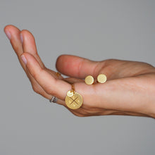 Lade das Bild in den Galerie-Viewer, Geschenkset Golden (Ohrstecker &amp; Familienkette mit 750er Gold vergoldet)
